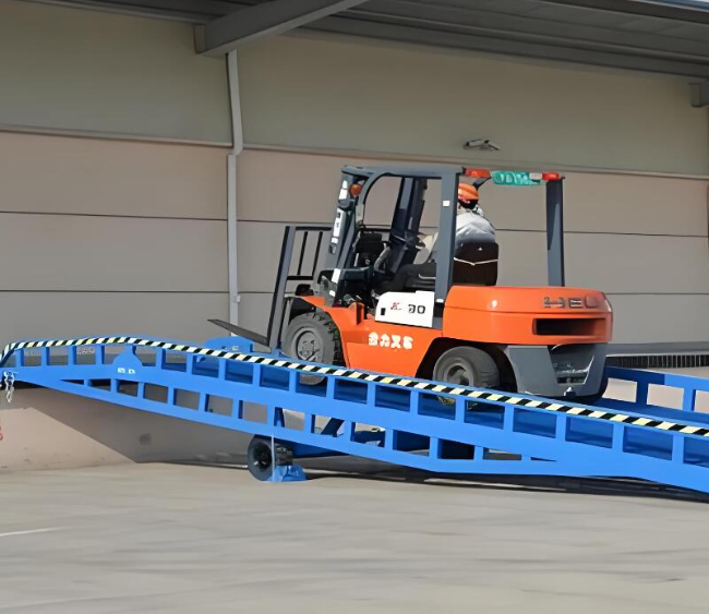 丹江口移动式卸货平台（叉车用）